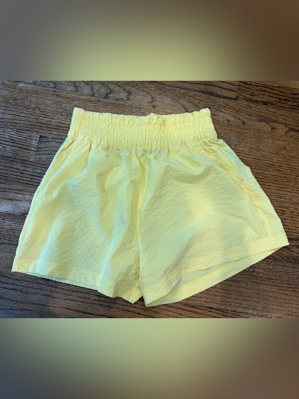 Vuori Villa Textured Shorts in Sunlight, Size XS - Picture 2 of 4